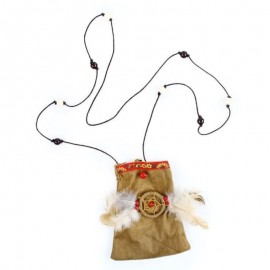 Pytík indiánský s peřím